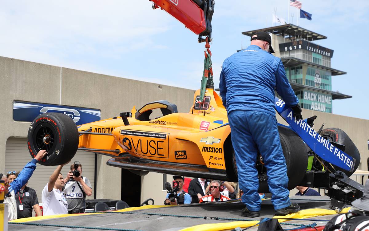 Fernando Alonso se accidentó en Indianápolis
