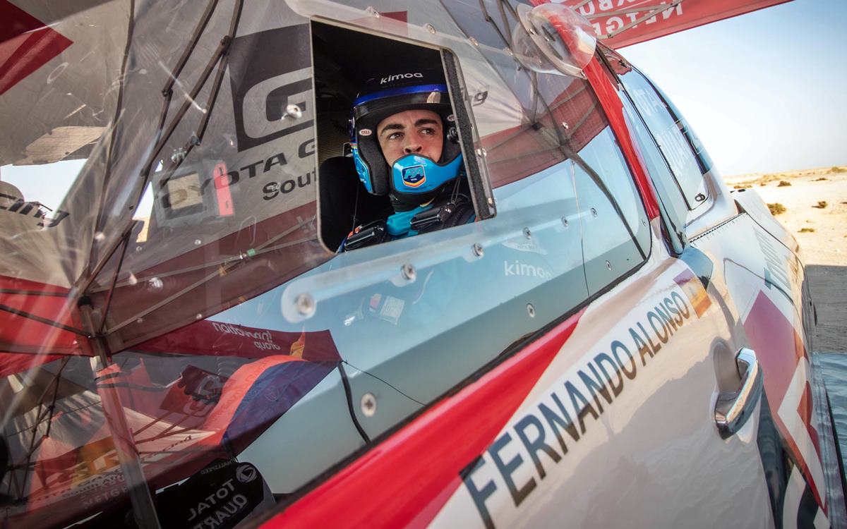 Fernando Alonso con el modo Dakar activado