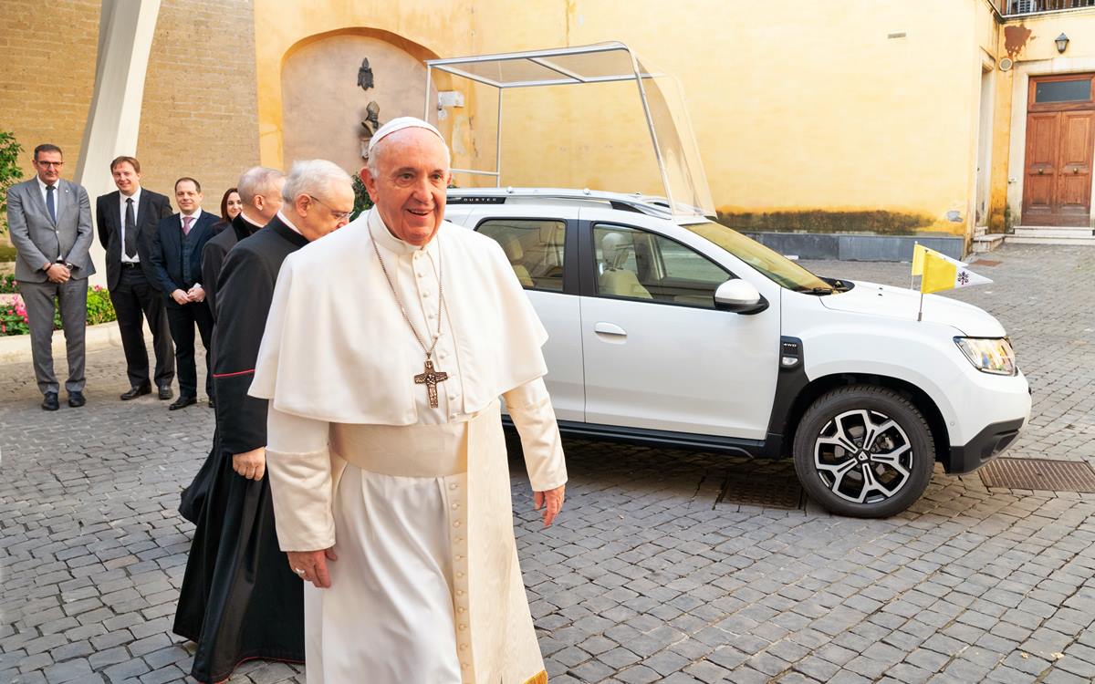 Un Dacia Duster, el nuevo Papamóvil del Papa Francisco