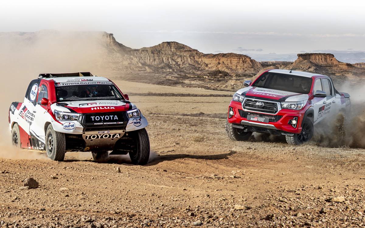 Frente a frente: Toyota Hilux del Dakar vs. Toyota Hilux de calle