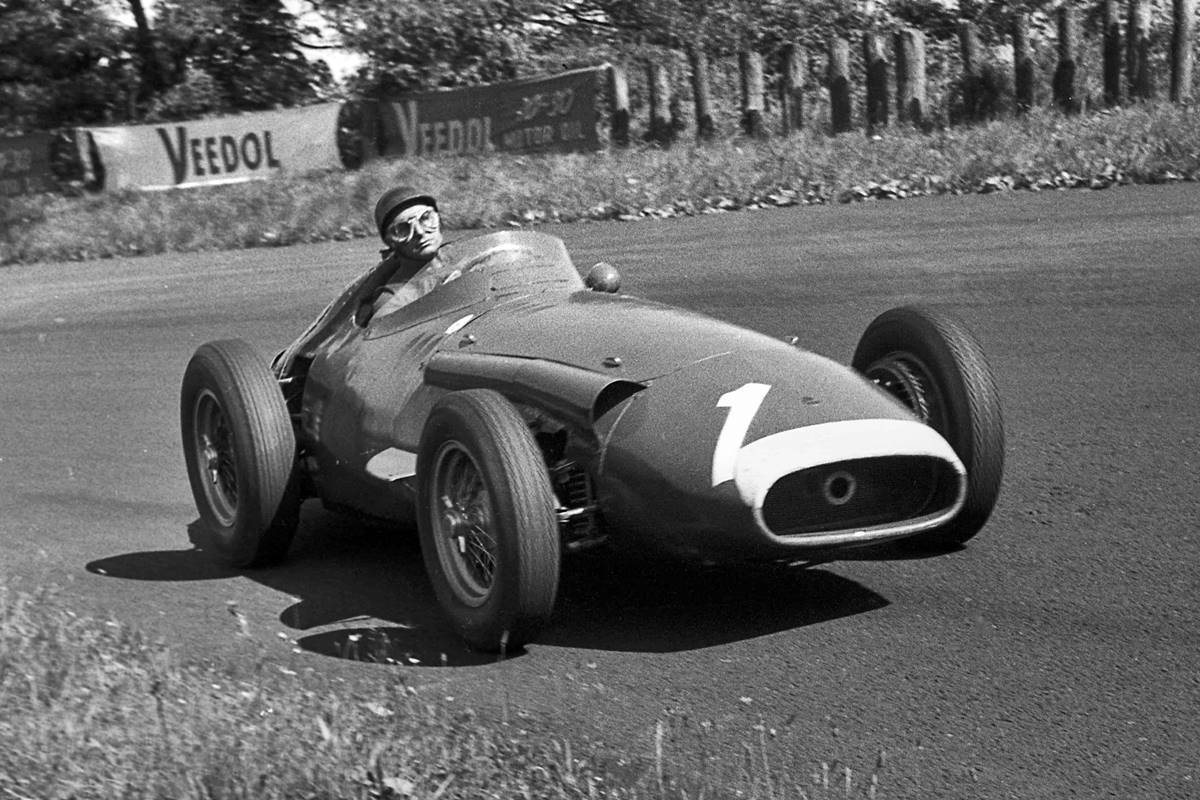 Juan Manuel Fangio tiene su lugar en el Salón de la Fama de la Industria Automotriz