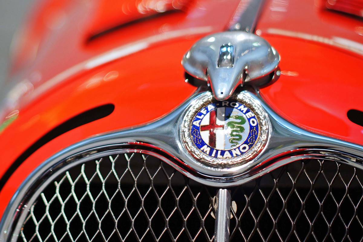 Qué quiere decir Alfa Romeo y por qué su logo tiene una serpiente asesina