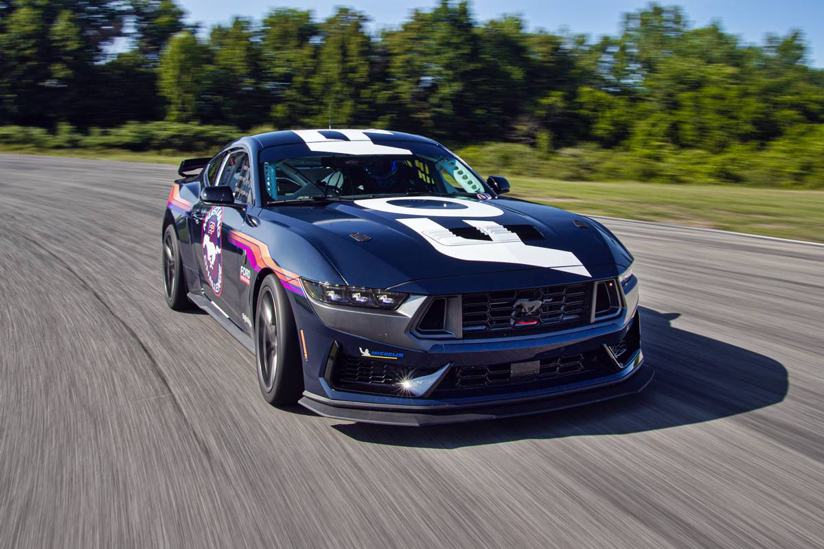 Ford Mustang Dark Horse R: para disfrutar y acelerar en la pista