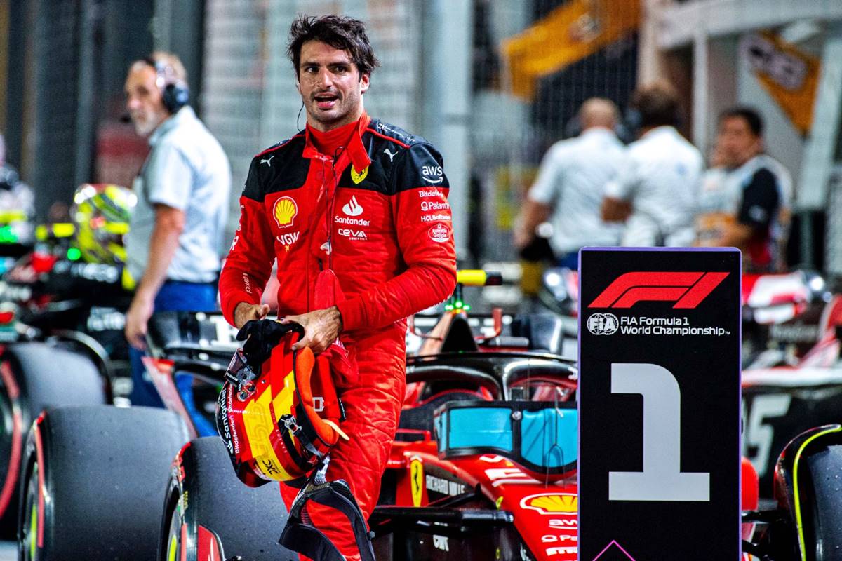 Carlos Sainz cortó la racha de Max Verstappen y los fans de Ferrari volvieron a sonreír