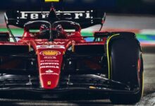 Carlos Sainz ilusiona a los tifosi tras la pole para el GP de Singapur