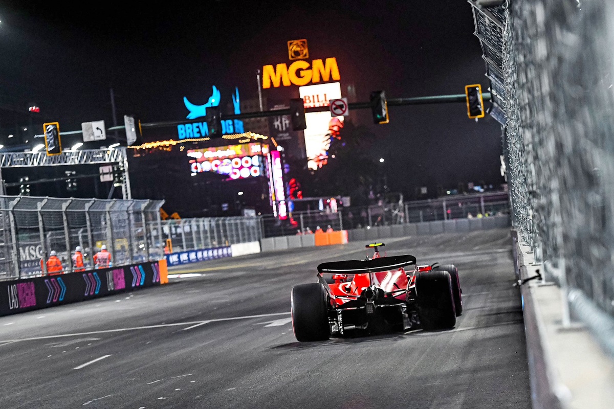 Ferrari dominó en un complicado viernes en Las Vegas