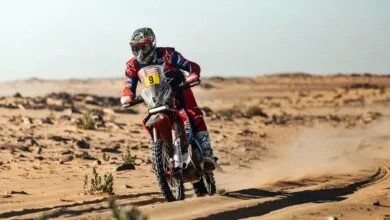Ricky Brabec, nuevo líder en la categoría motos; los Benavides en el Top 10