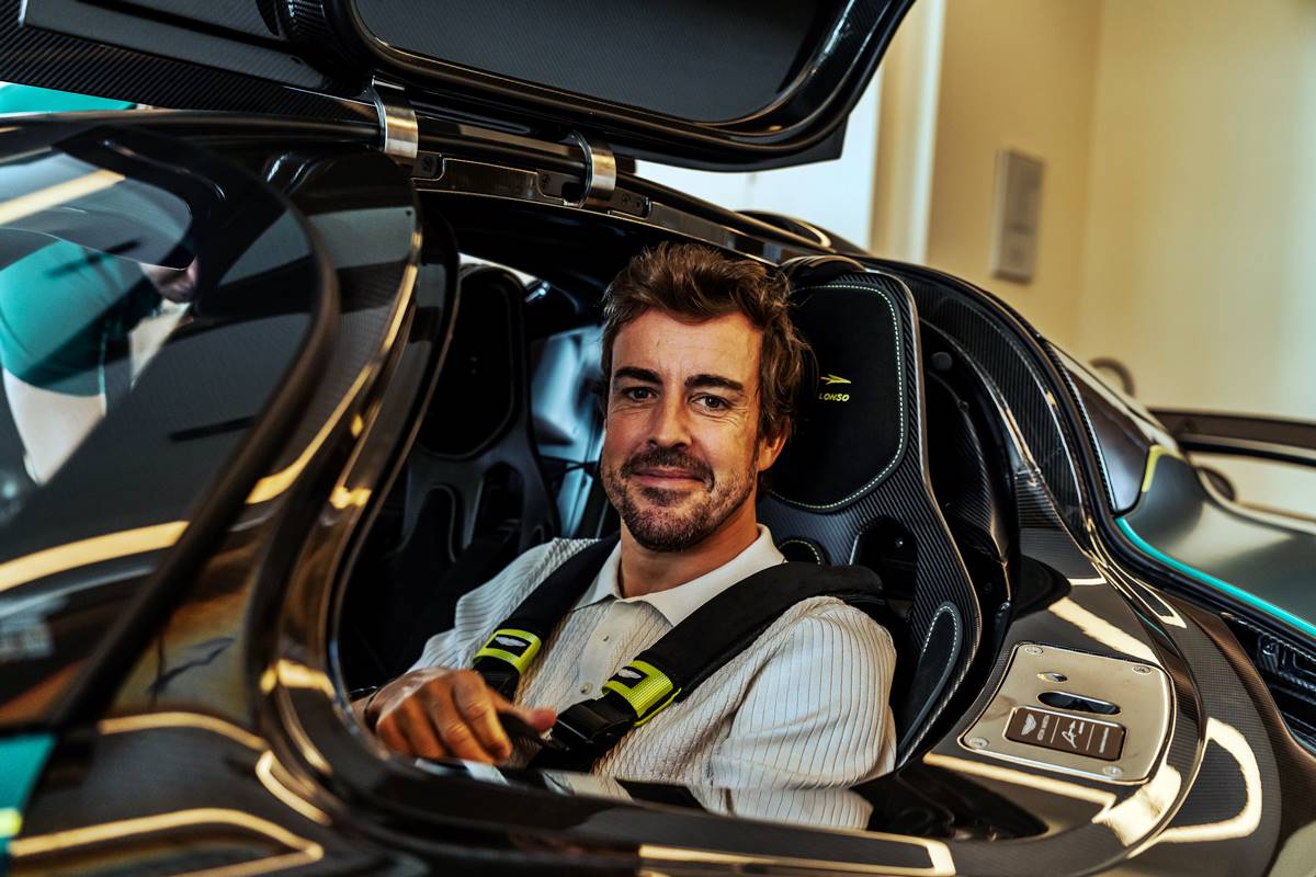 fernando alonso aston martin valkyrie