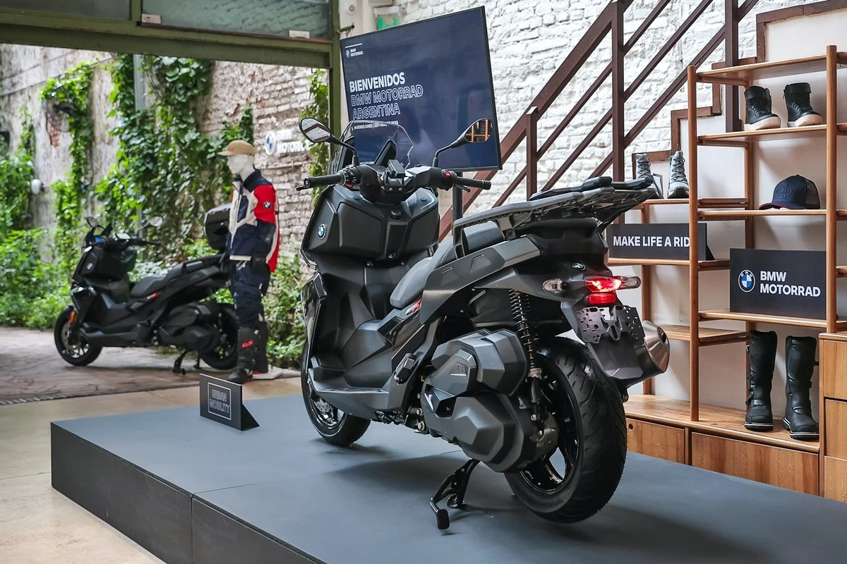 ¿Cuál es el precio de la BMW C 400 X? 