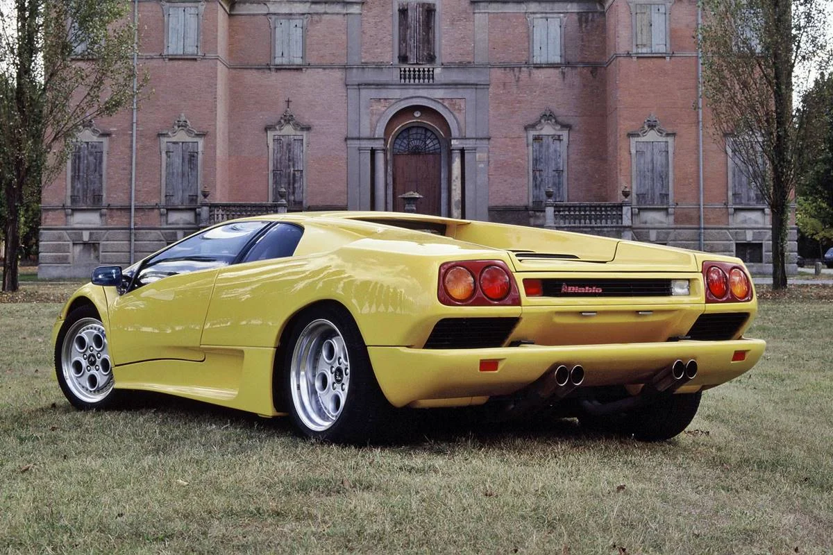 ¿Cuántas unidades se fabricaron del Lamborghini Diablo? 