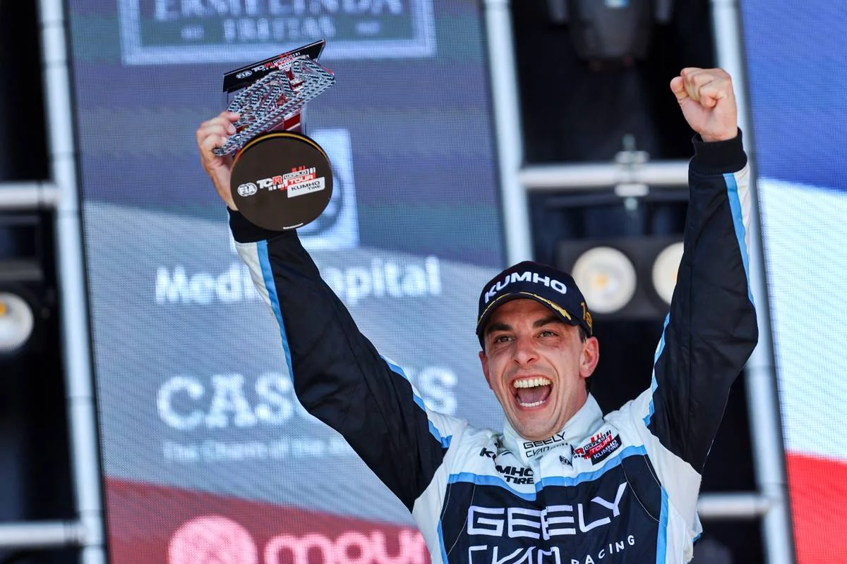 Santiago Urrutia TCR