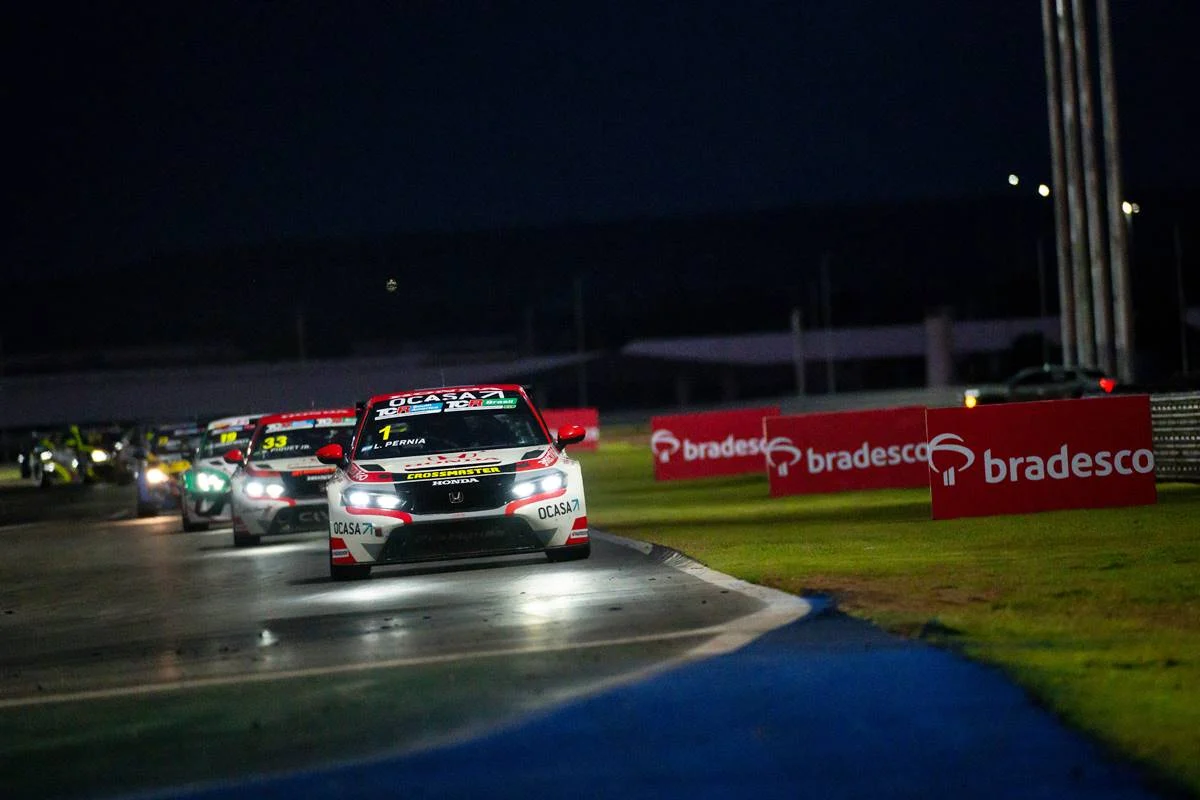 Leonel Pernía TCR